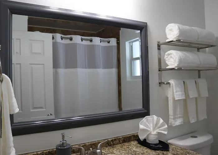 Hidden Sapphire-Apartment With Kitchen And Laundry