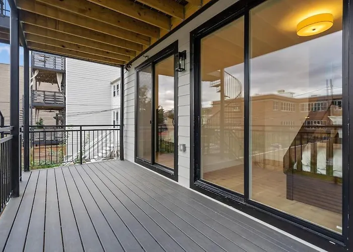 Capitol View 2 Dc Townhouse Condo With Private Backyard And Garage Parking