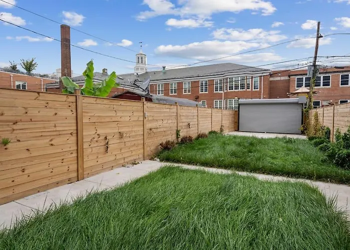 Capitol View 2 Dc Townhouse Condo With Private Backyard And Garage Parking