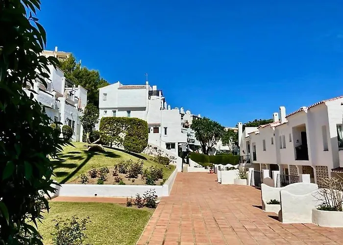 Hermosa Casita De Pueblo Con Piscina En Benahavis
