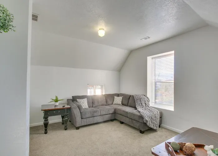 1 Block To Town! Convenient Logan Apartment