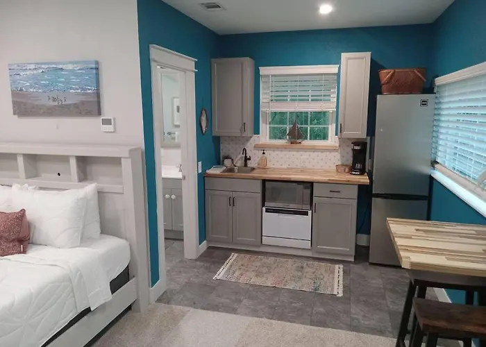 Studio With Private Beach On Bayou Grande