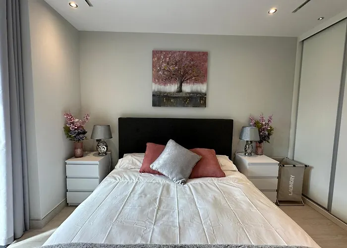Marina Club - Luxury Apartment In Ocean Village