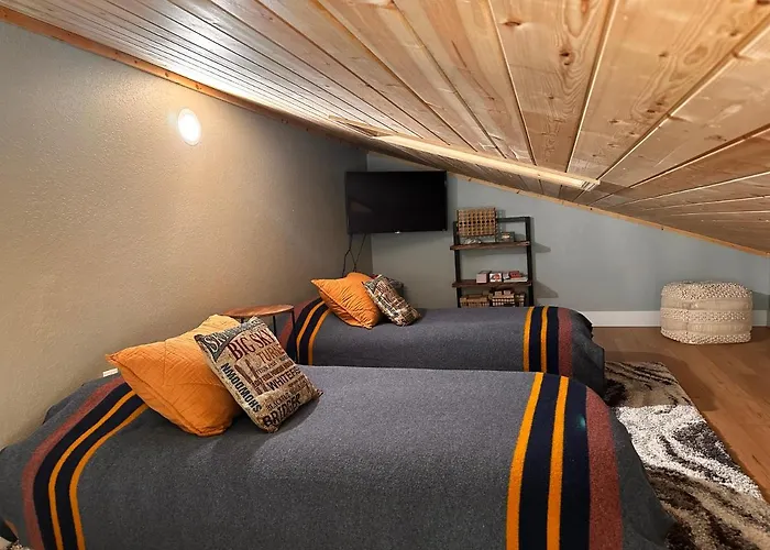 Log Cabin Lane Guesthouse