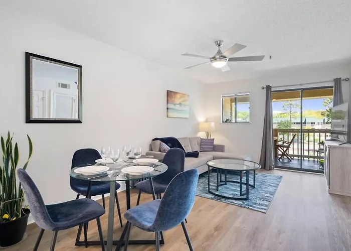 Peaceful Treetop Condo - 2Br/2Ba