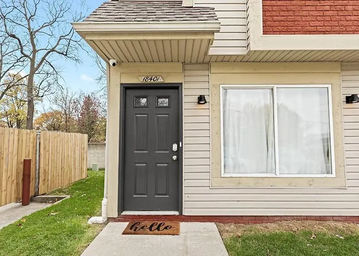 New! Charming Upper Unit In The Heart Of Roseville