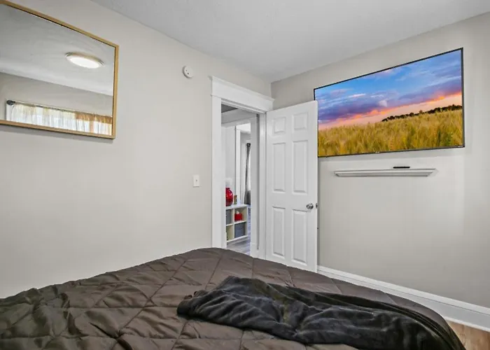 St Paul Fry Street Den Suite#1