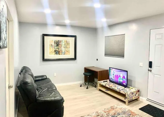 Guesthouse Near Disney, Walmart With Private Parking