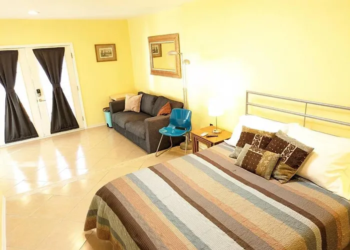 Guesthouse W/ Private Access And Patio