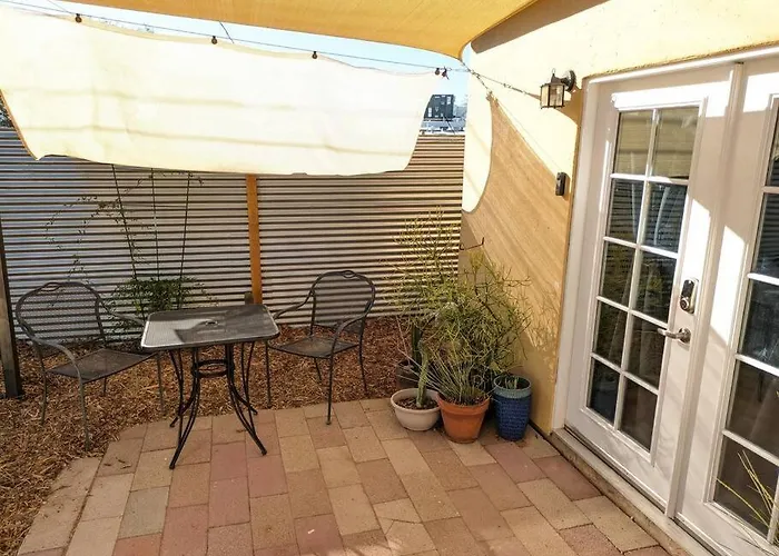 Guesthouse W/ Private Access And Patio