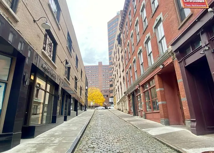 Downtown Albany 1 Bed With Workstation On Maiden Lane