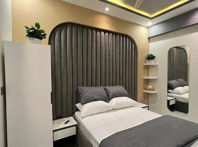 Travellers Heaven 3Br Apt Dha Phase VI Nishat Commercial
