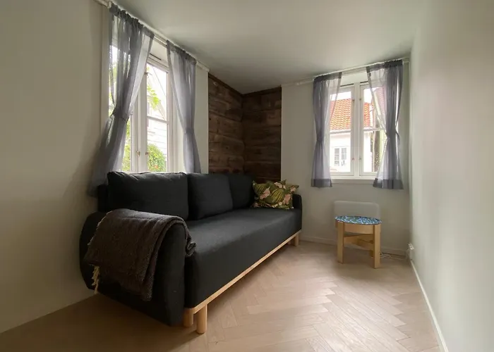 Entire Renovated Apartment From 1780 With Kitchen, Bath, Bedroom, And Living Room In Skuteviken