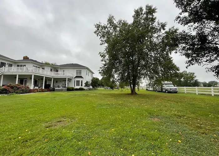 2-Bedroom Apartment, Pets Welcome!