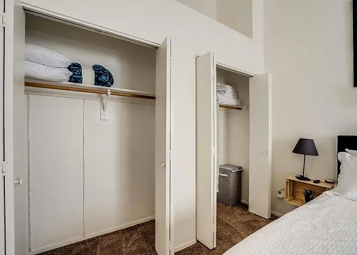 2 Community Pools-Fully Stocked For Longer Stays