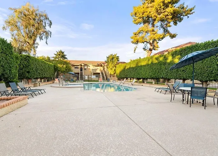 The Hidden Gem, King Bed & Swimming Pool!