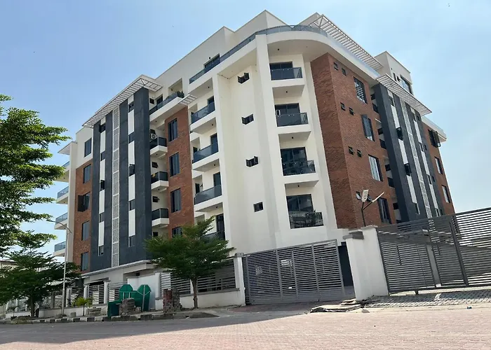 Luxury 2-Bed In Lekki Phase 1 - Pool, Gym & Stunning Views