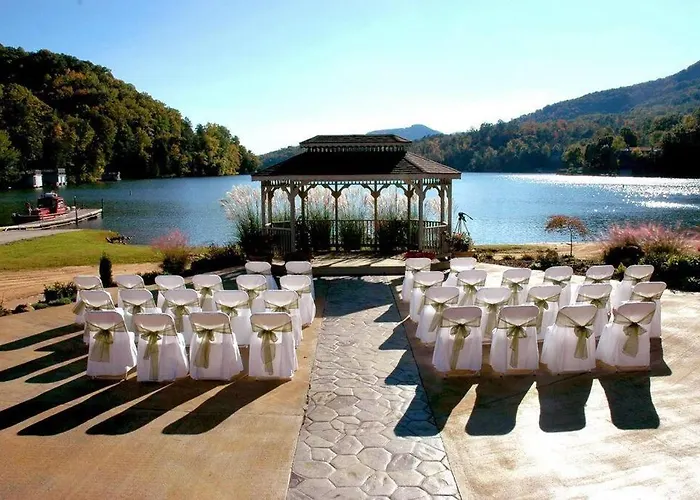 Charming Lake Lure Studio At Rumbling Bald Resort!