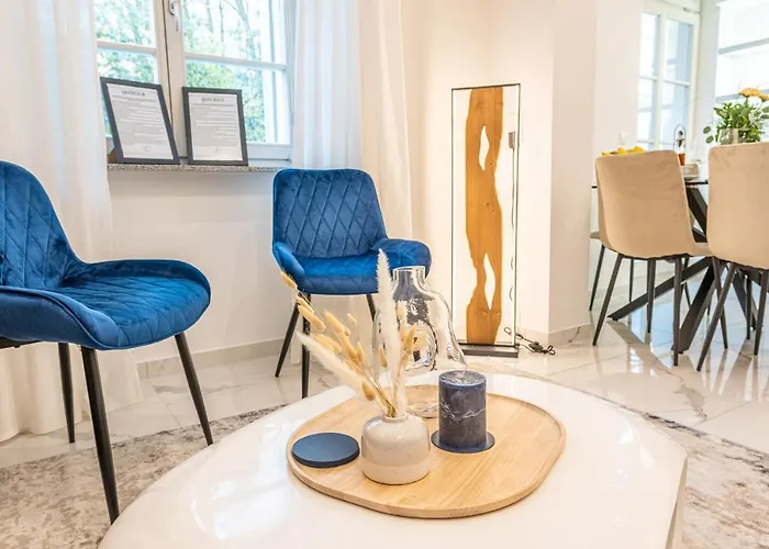 Vivid Luxury Apartment Ludwigsburg - Bluehendes Barock-Forum-Schloss-Downtown-Modern