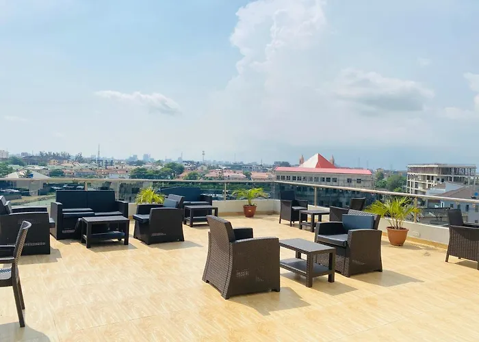 Luxury 2-Bed In Lekki Phase 1 - Pool, Gym & Stunning Views