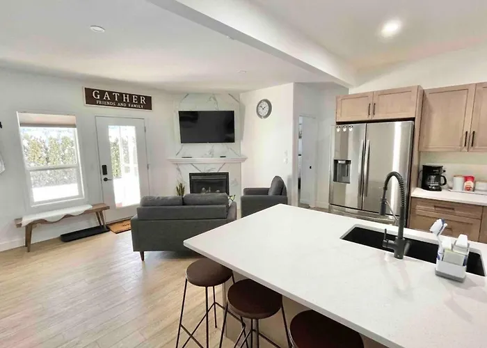 Relaxing 3 Bedroom Suite, Near Silver Star Resort