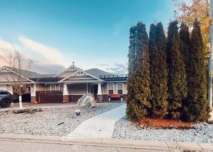 Relaxing 3 Bedroom Suite, Near Silver Star Resort