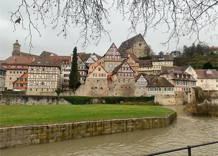 Zentrale Altbauwohnung Mit Flair