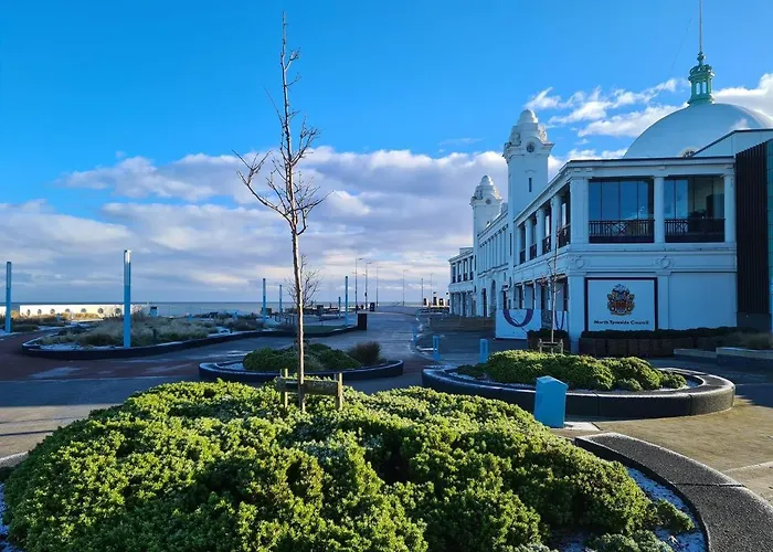 Spanish City View 2, Luxury Sea Front Apartment Free Onsite Parking