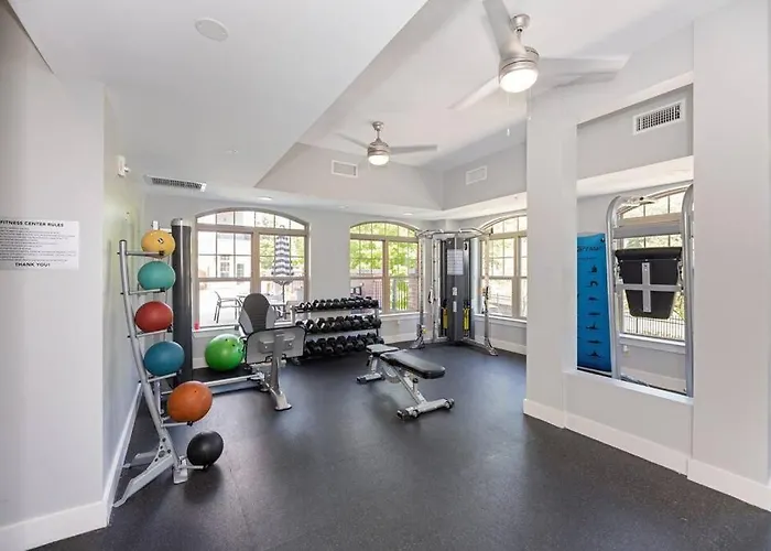 1Br Uptown, Pool, Wine, Near Convention Center_311