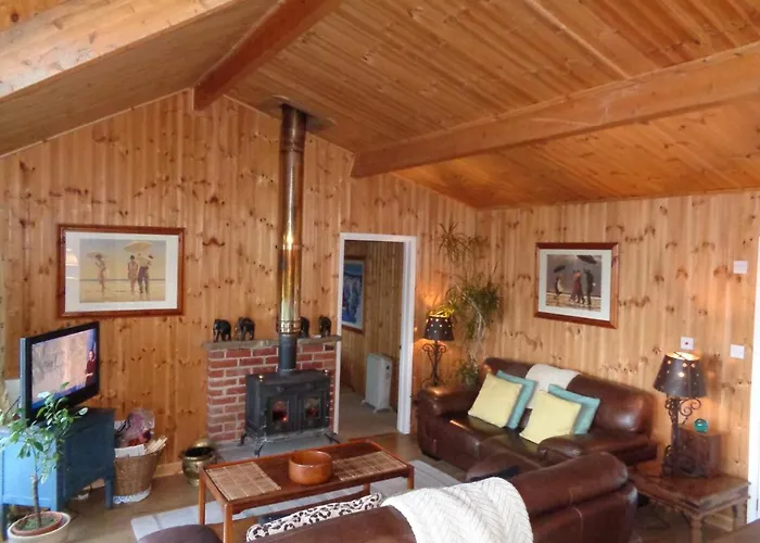 Idyllic Log Cabin Near Stratford Upon Avon