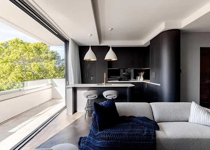 Balmoral On Scott - Harbour Front Perfection