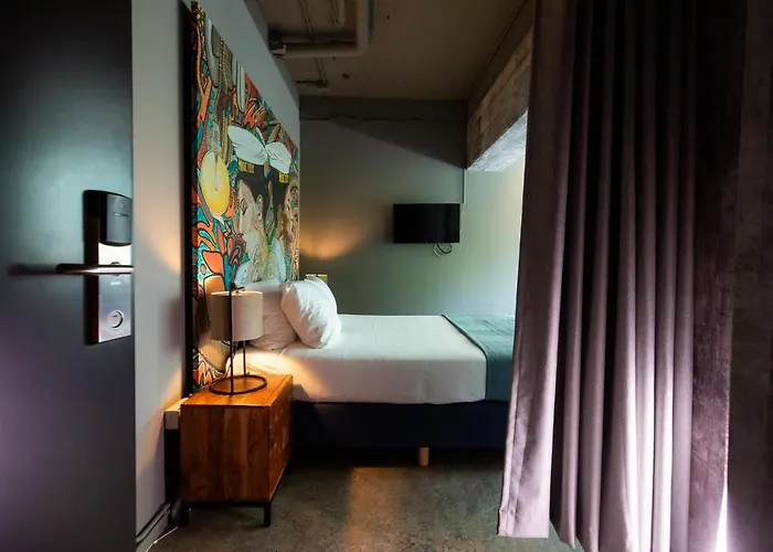  Rooms25