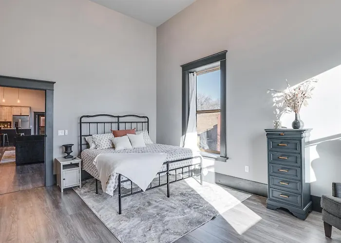 Florence Vacation Rental W/ Rooftop Deck!