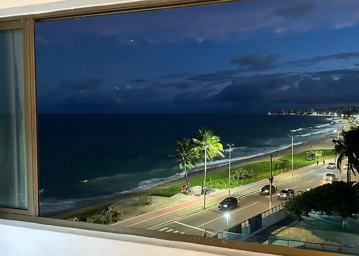 Flat em de Luxo beira mar da grife Ritz suítes com vista ampla para todo o mar da cruz das almas, jatiúca e ponta verde, com toda estrutura de um hotel lindo e arrojado, academia, piscina e muito mais, venha viver essa experiência incrível!