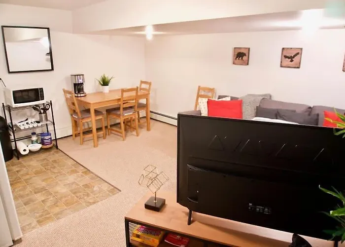 New Gorgeous Space In Moose Jaw Coffee Parking 4K Smart Tv
