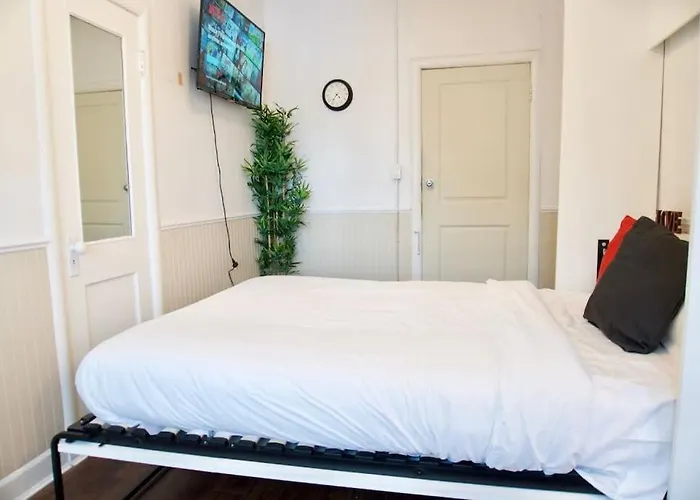 Cozy Studio Perfect For Business Travelers Downtown