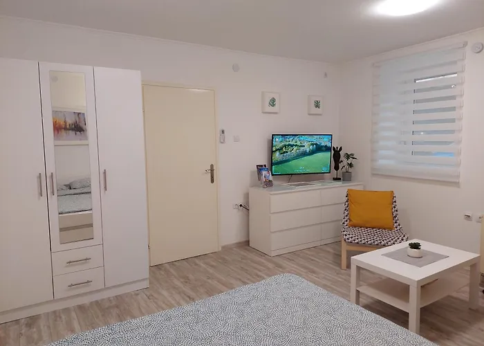 Street Apartment