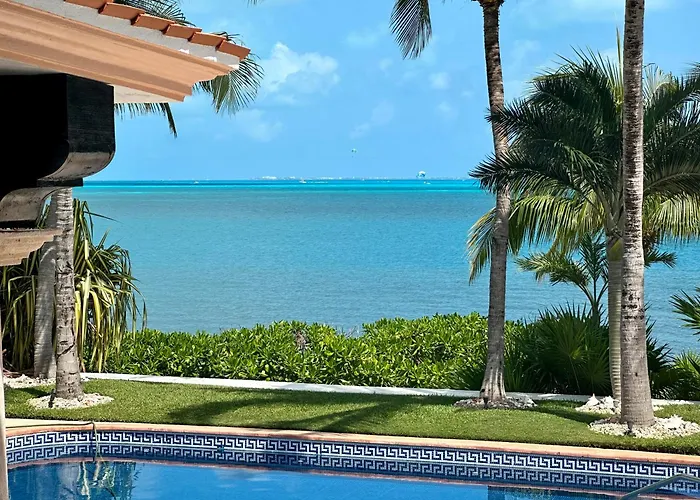 Albatros Oceanfront Luxury Hotelzone