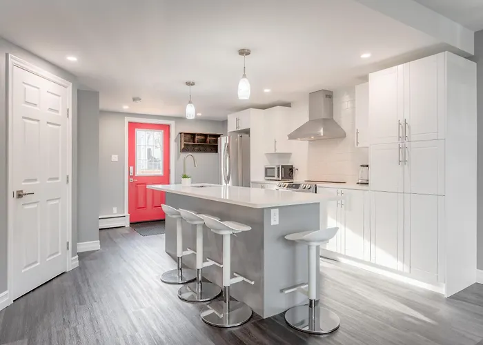 Modern Downtown 3Br 2B Home