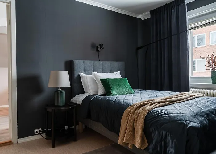 Guestly Homes - 2Br Central Charm
