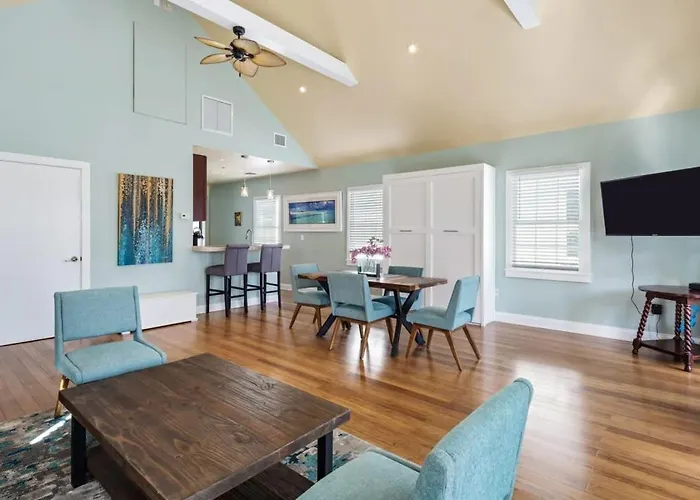 Sky Suite On Duval