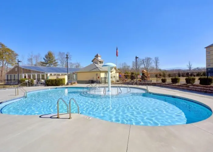 Luxury Condo, Sleeps 6, 3.2 Miles To Dollywood