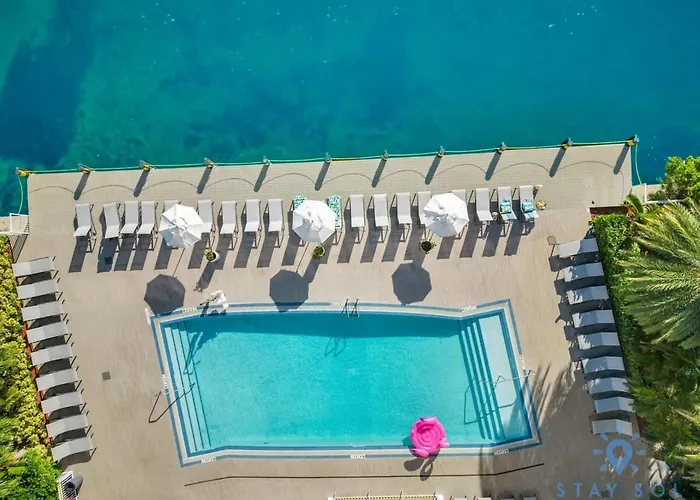 Infinite Views, Amazing Pool, Gym, Near Beach