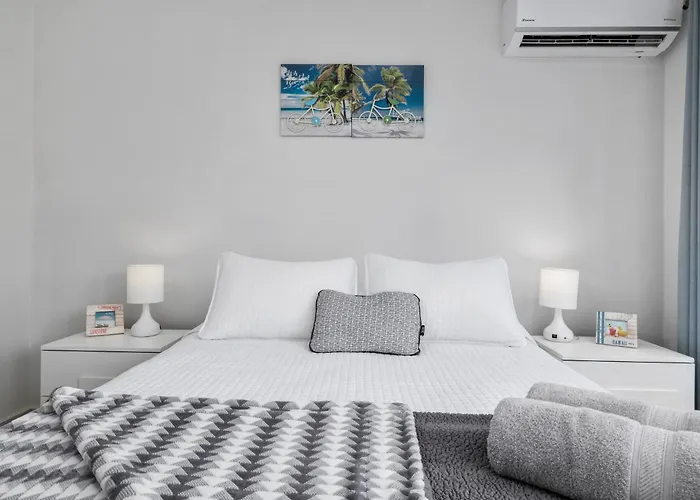 Adele'S Apartment With Pool, 5 Minutes Walk To The Beach