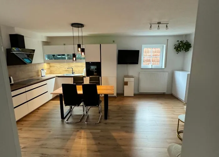 Adenauer Forst Ring Apartment