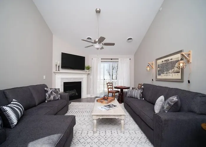 Charming Condo In Bettendorf