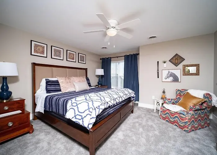 Charming Condo In Bettendorf