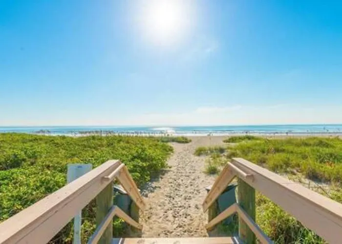 Atrium Oceanview Condo - Sleeps 4 Guests 105