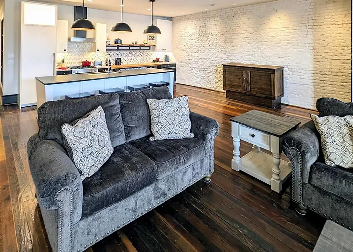 Cherry Street Luxury Apartment