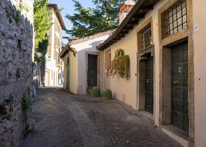 Casa Di Mezzo Nel Cuore Di Salo